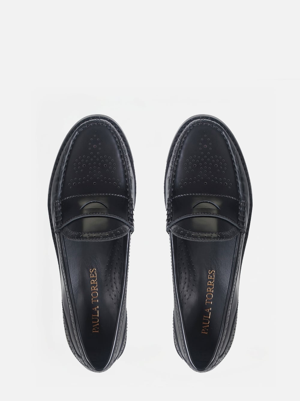 MOCASSIM EM COURO GIU PRETO BROGUE