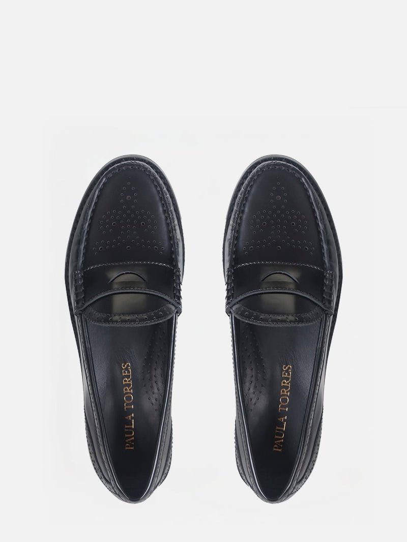 MOCASSIM EM COURO GIU PRETO BROGUE