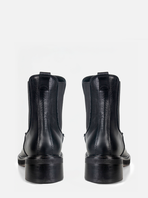 BOTA NANDA PRETO