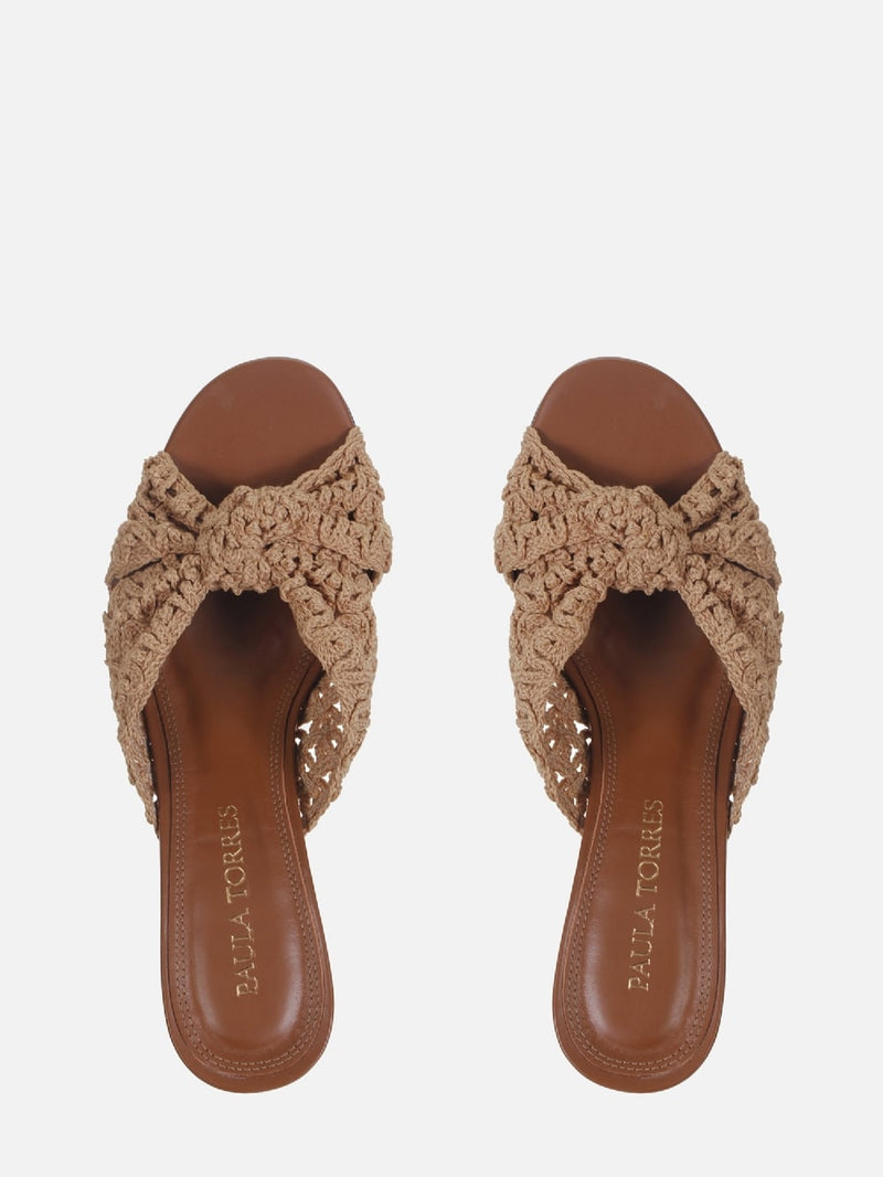 MULE EM CROCHE LAURA APPLE