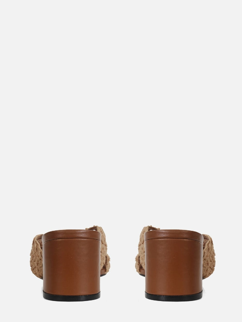 MULE EM CROCHE LAURA APPLE
