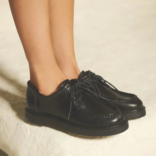 MOCASSIM EM COURO JACKIE PRETO WALLABEE