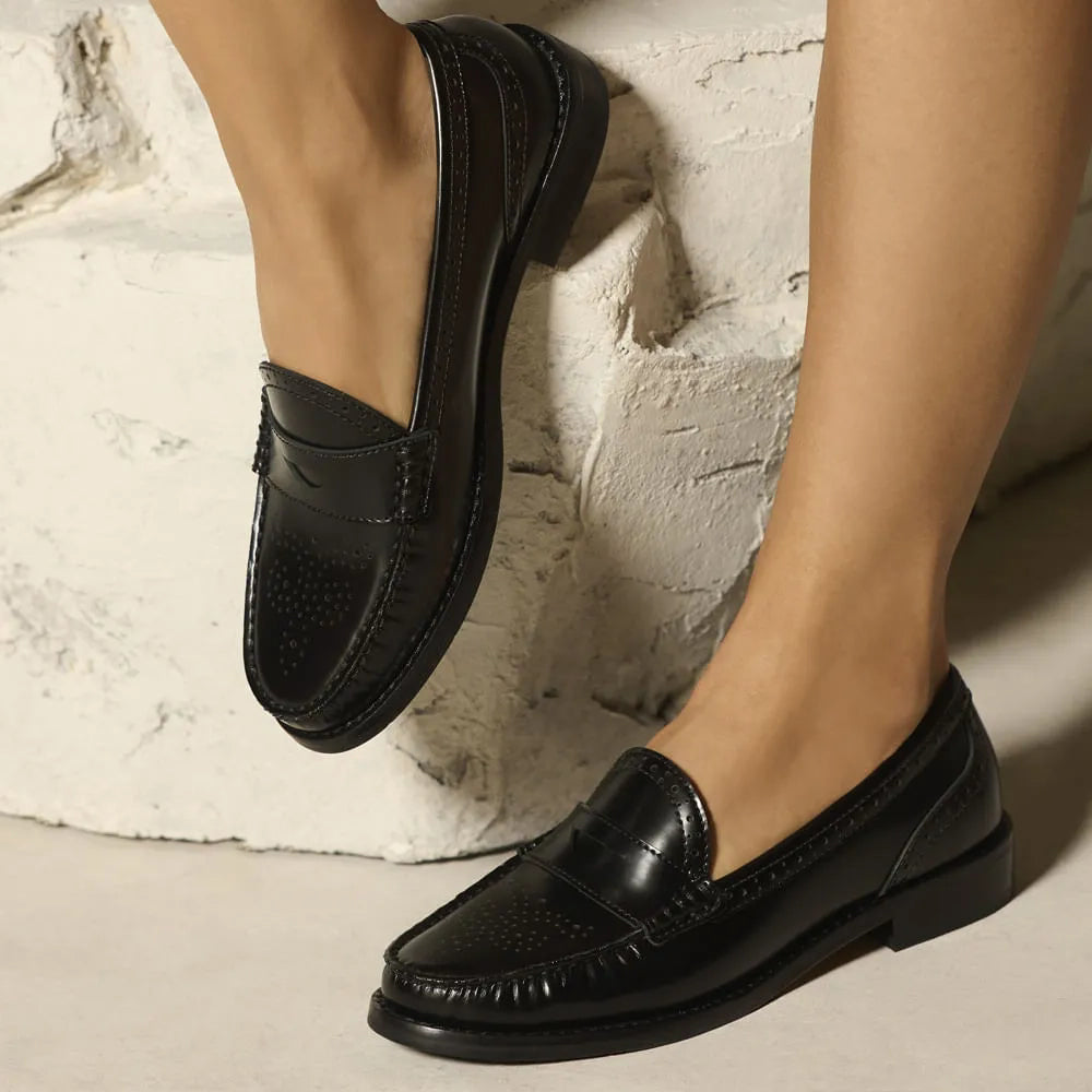 MOCASSIM EM COURO GIU PRETO BROGUE