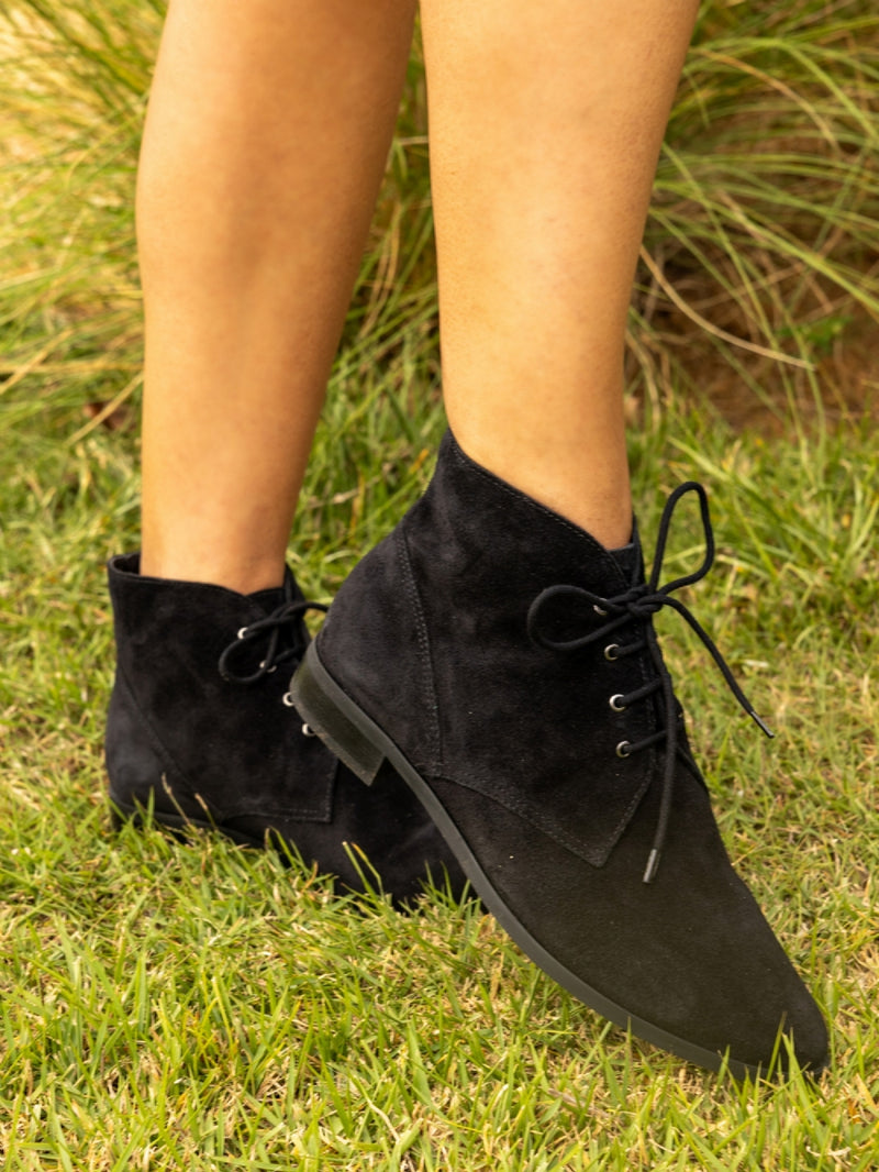 BOTA DE CAMURÇA OLIVIA PRETO CANO BAIXO