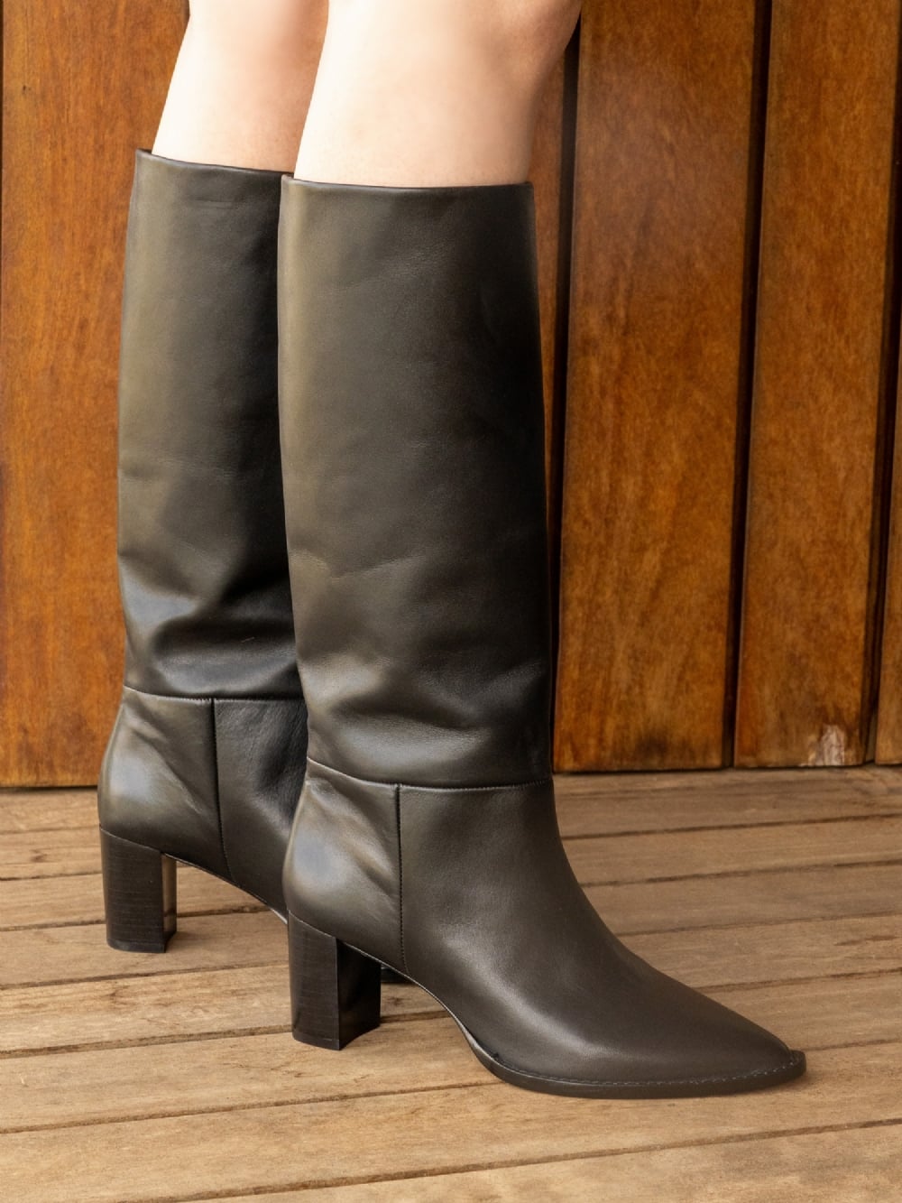 BOTA DE COURO EVE PRETO CANO ALTO SALTO MÉDIO
