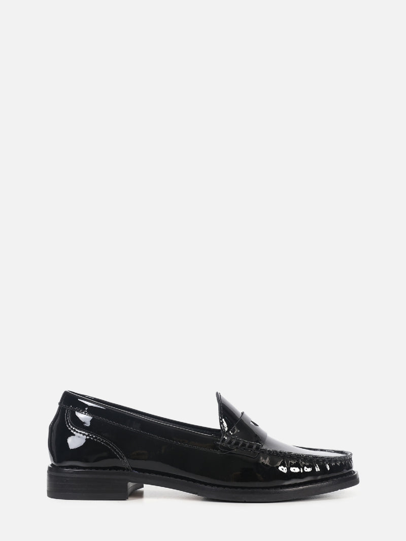 MOCASSIM DE COURO VERNIZ LIZ PRETO