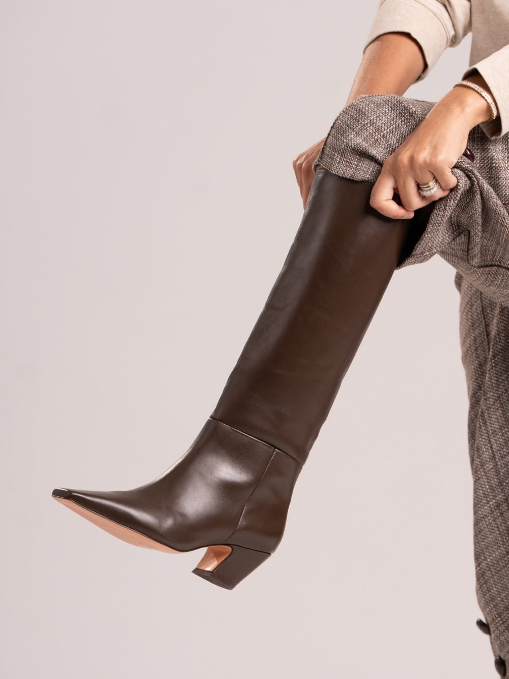 BOTA DE COURO MARICI CAFÉ CANO ALTO
