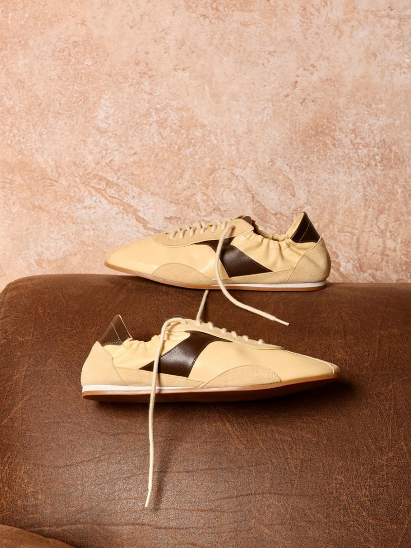 TÊNIS SNEAKERINA JOLIE EM COURO LIGHT BUTTER AMARRAÇÃO