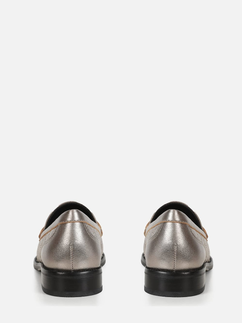 MOCASSIM EM COURO METALIZADO ELISE PRATA VELHO