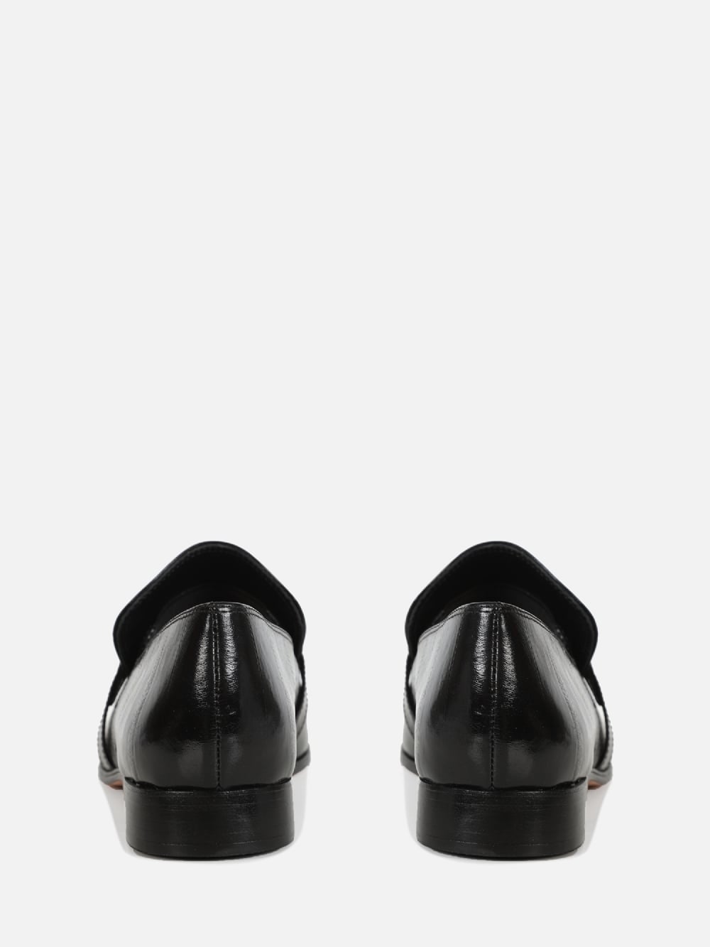 MOCASSIM EM COURO CHIARA PRETO BICO QUADRADO
