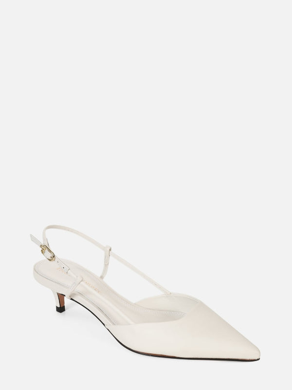 SCARPIN EM COURO CASSIE OFF WHITE SALTO BAIXO