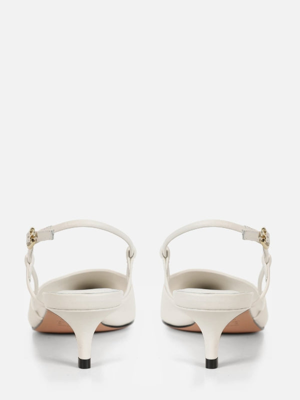 SCARPIN EM COURO CASSIE OFF WHITE SALTO BAIXO