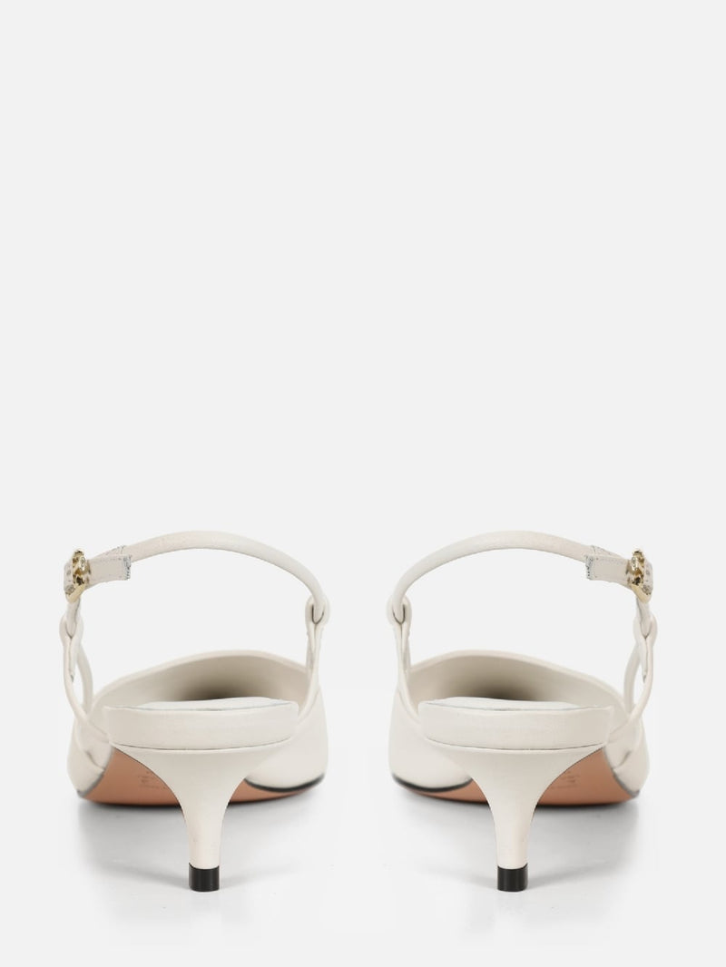 SCARPIN EM COURO CASSIE OFF WHITE SALTO BAIXO