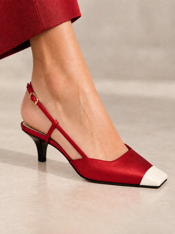 SCARPIN EM CETIM DUO VERMELHO COM BIQUEIRA EM VERNIZ