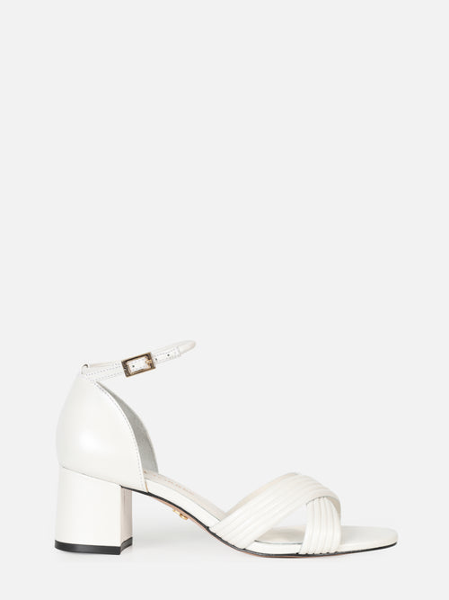 SANDÁLIA EM COURO METALIZADO HOLLY OFF WHITE SALTO BAIXO BLOCO