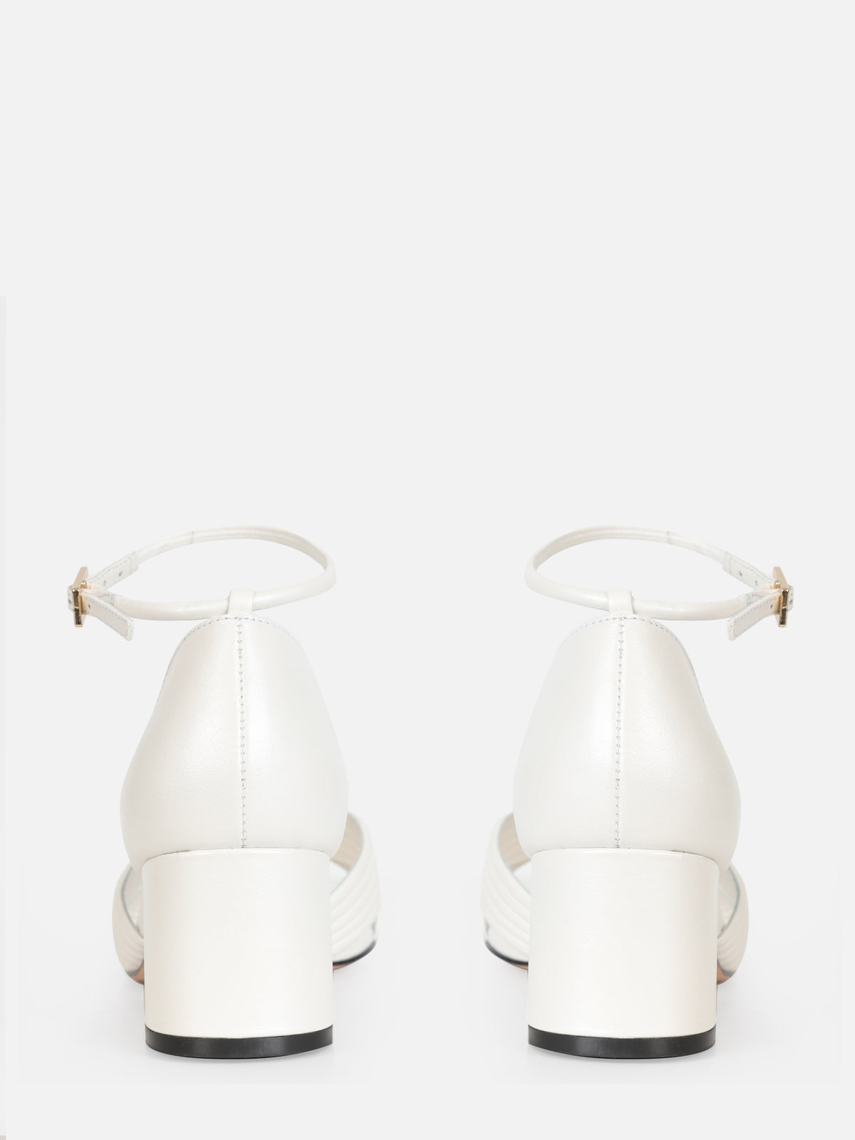 SANDÁLIA EM COURO METALIZADO HOLLY OFF WHITE SALTO BAIXO BLOCO